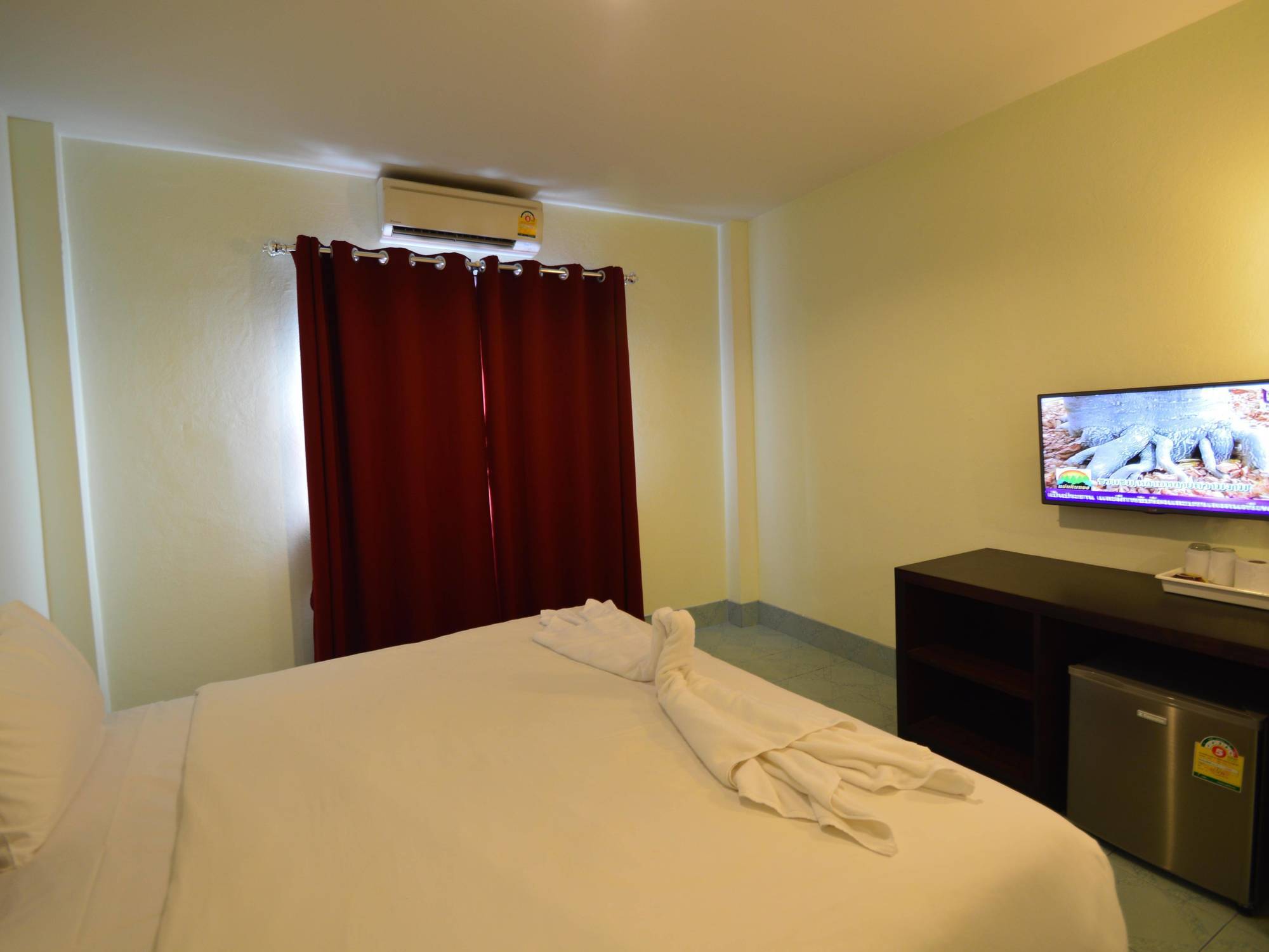 Hotel Paripas Express Patong Exterior foto