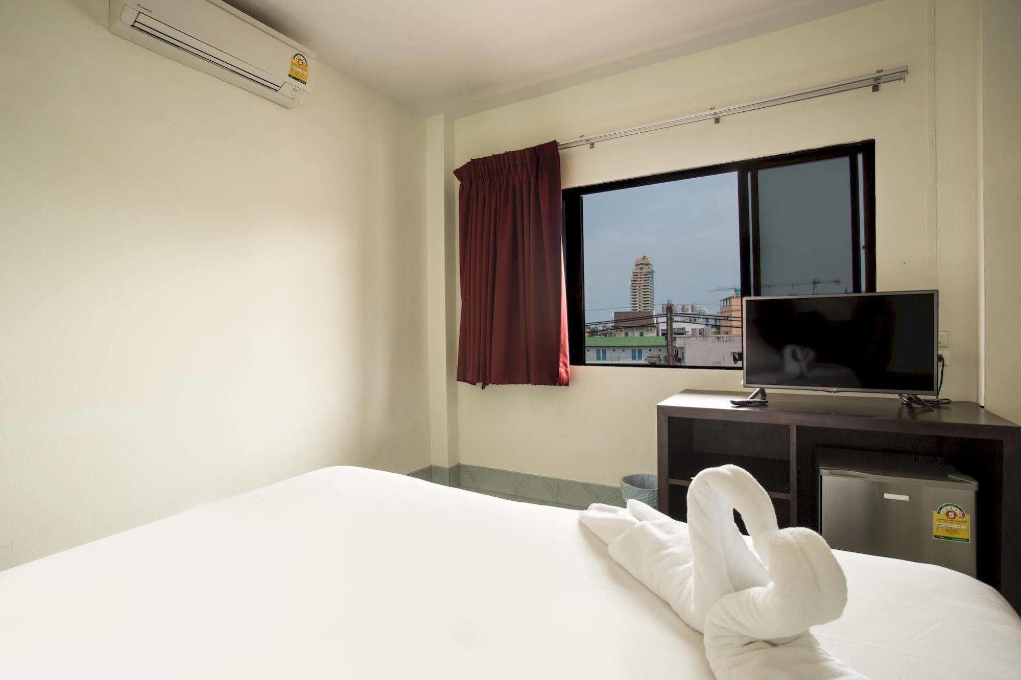 Hotel Paripas Express Patong Exterior foto